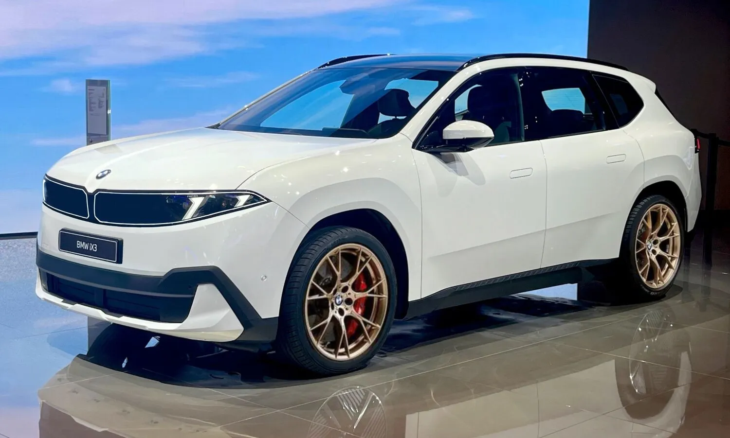Redesign — BMW iX3 — stock vs redesign