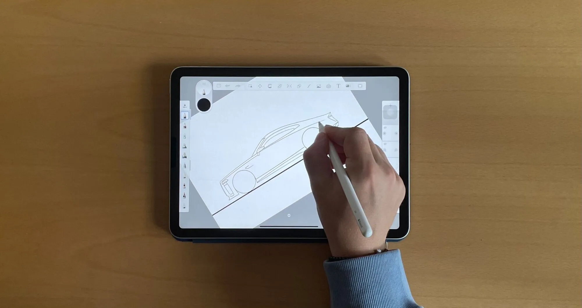 Julian Weis sketching a car on an iPad